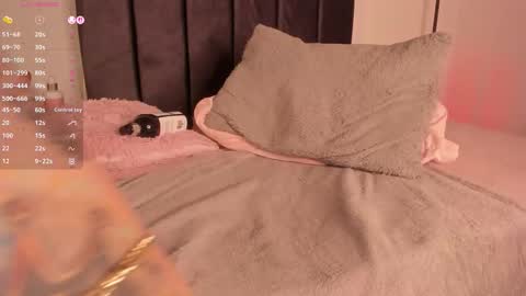 lynnsam_ online show from February 22, 1:17 am