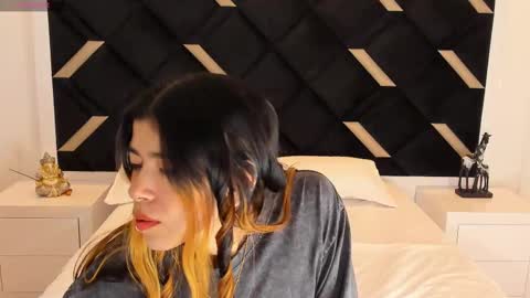 Lyxi online show from October 10, 11:59 am