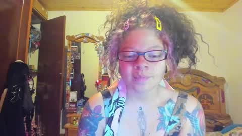 Snapshot of madam_sativa chatting on February 8, 5:08 pm di online show from February 8, 5:08 pm