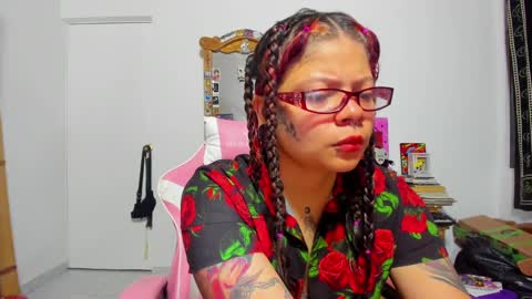 Snapshot of madam_sativa chatting on March 5, 2:57 am di online show from March 5, 2:57 am