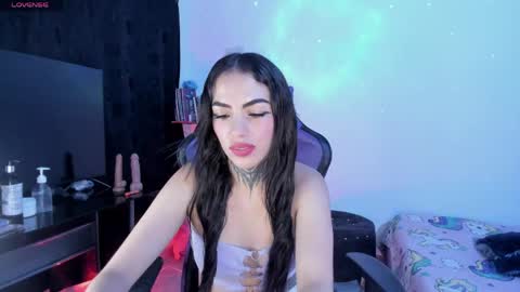 madara_konan online show from April 15, 1:17 am