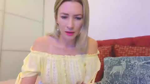 Snapshot of maddalena_ chatting on December 5, 9:06 pm Maddalena online show from December 5, 9:06 pm