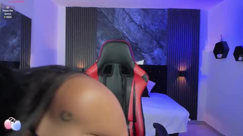 maddie_san online show from December 16, 2:05 pm