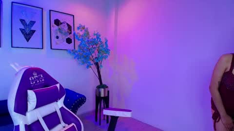 maddie_t18 online show from May 30, 11:41 am