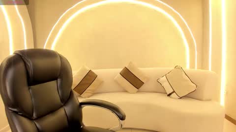 Maddison online show from February 11, 7:15 pm