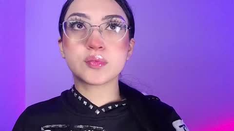 Snapshot of maddyghost chatting on September 23, 6:28 pm Please followme and rate me your thumbs up online show from September 23, 6:28 pm