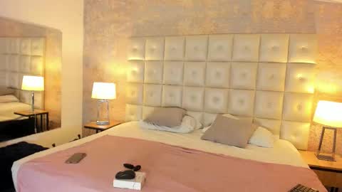 Maddy online show from December 4, 11:45 am