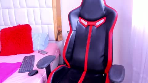 Snapshot of madelinejackson chatting on February 17, 10:27 pm Madeline online show from February 17, 10:27 pm