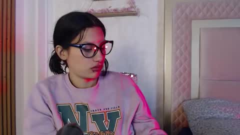 madhison_5 online show from April 6, 12:28 pm