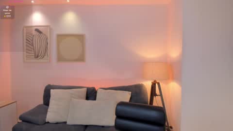 Maddi Collins online show from April 8, 7:27 pm