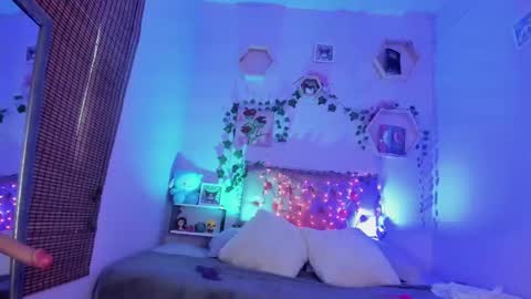 Snapshot of madissonborch chatting on October 15, 3:58 pm Rouse online show from October 15, 3:58 pm