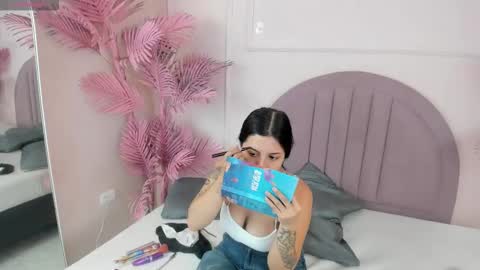 Snapshot of madyscarlett chatting on October 19, 11:45 am madyscarlett online show from October 19, 11:45 am