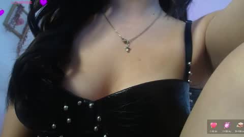 madysson__js_ online show from June 7, 2:24 pm
