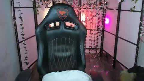 Mia online show from February 13, 12:29 pm