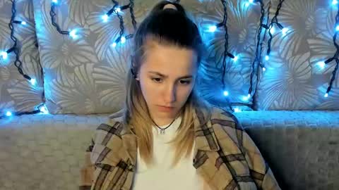 Maggie online show from May 16, 1:52 am