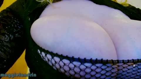 Maggie   online show from March 29, 5:06 am