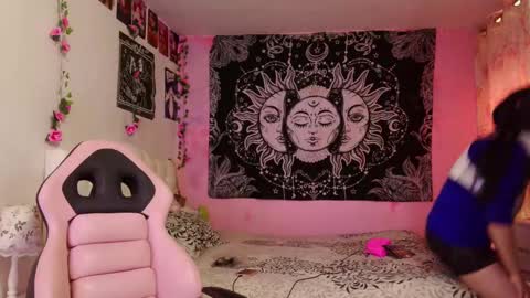 Snapshot of magic_clairewitch chatting on February 9, 2:07 pm Claire online show from February 9, 2:07 pm