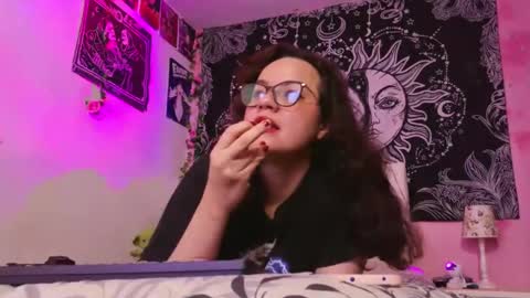 Snapshot of magic_clairewitch chatting on March 9, 1:25 am Claire online show from March 9, 1:25 am