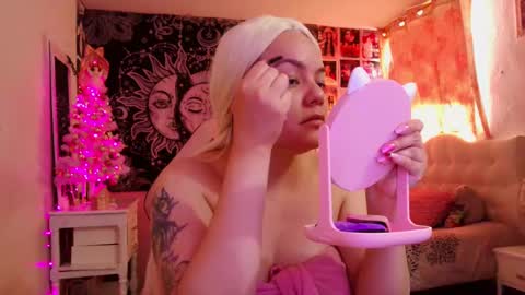 Snapshot of magic_clairewitch chatting on December 22, 3:00 pm Claire online show from December 22, 3:00 pm