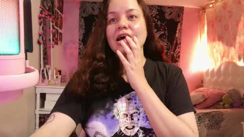 Snapshot of magic_clairewitch chatting on January 11, 4:25 pm Claire online show from January 11, 4:25 pm