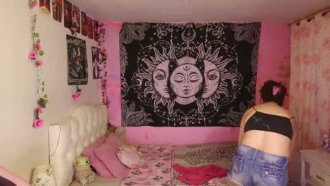 Snapshot of magic_clairewitch chatting on February 24, 11:19 pm Claire online show from February 24, 11:19 pm