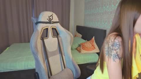 Snapshot of magic_shy chatting on October 2, 1:21 am Merry online show from October 2, 1:21 am