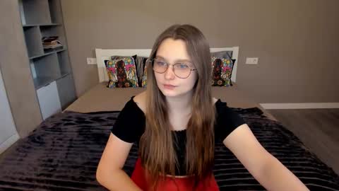 Emily online show from November 24, 1:57 pm