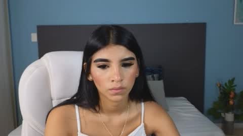 Maiaa Ruiz  online show from January 2, 1:08 pm