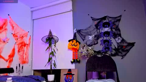   Lauu online show from October 31, 11:31 pm