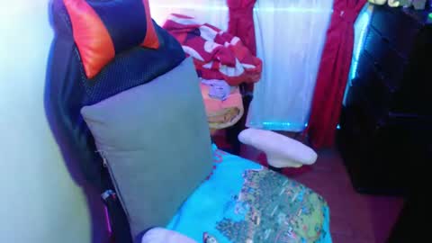 Hello friends Im on another account    online show from February 9, 12:40 am