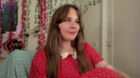 Snapshot of makima_lee chatting on October 7, 8:35 pm Makima online show from October 7, 8:35 pm