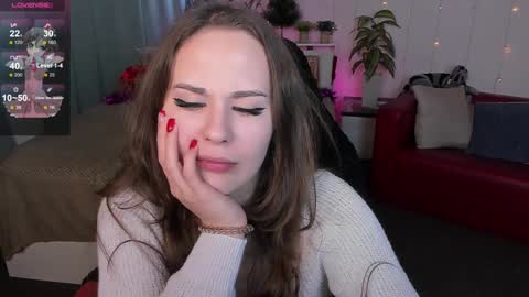 Snapshot of makima_lee chatting on December 23, 1:35 pm Makima online show from December 23, 1:35 pm