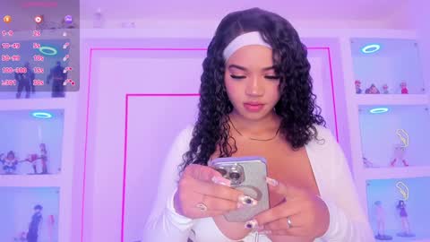 Snapshot of malaikabrown chatting on January 3, 11:57 am online show from January 3, 11:57 am