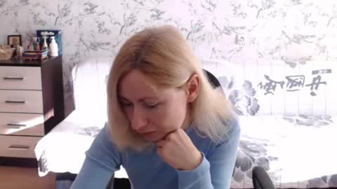 Snapshot of malenamila chatting on October 1, 7:02 am Malena online show from October 1, 7:02 am