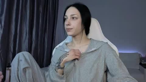 piu online show from April 14, 3:01 pm