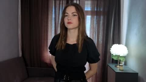 Mia online show from June 2, 4:24 am