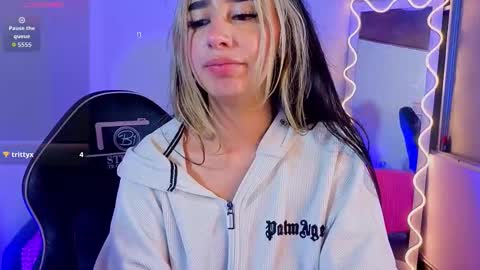 Malory  online show from November 22, 7:27 pm