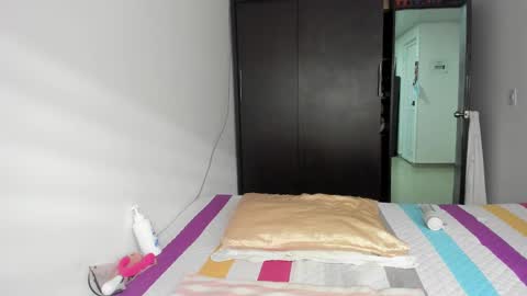 Snapshot of malucam_06 chatting on December 9, 8:33 pm instagram nueela online show from December 9, 8:33 pm