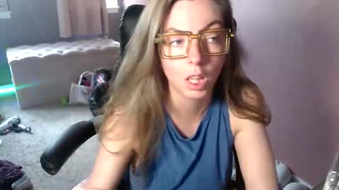 MandyBabyXXX online show from April 1, 9:01 pm