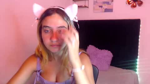 Snapshot of mandyy_petite chatting on October 29, 5:45 am mandy sofi online show from October 29, 5:45 am