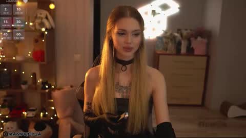 Snapshot of manifreyja chatting on October 8, 8:46 pm Amelie online show from October 8, 8:46 pm