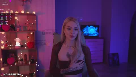 Snapshot of manifreyja chatting on February 13, 8:55 pm Amelie online show from February 13, 8:55 pm