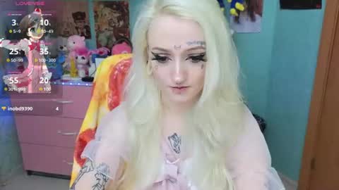 Manuela online show from July 2, 5:52 pm