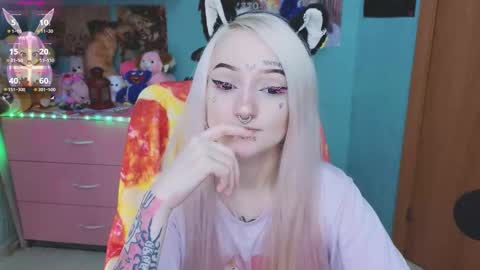 Manuela online show from November 13, 8:30 pm