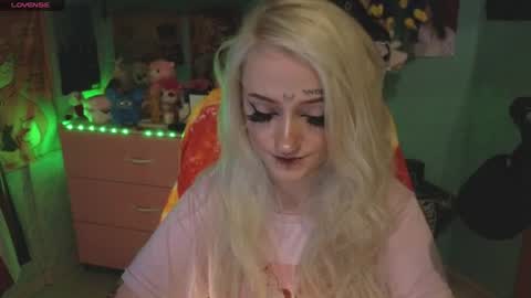 Manuela online show from July 1, 3:44 pm