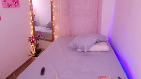     online show from December 1, 7:45 am