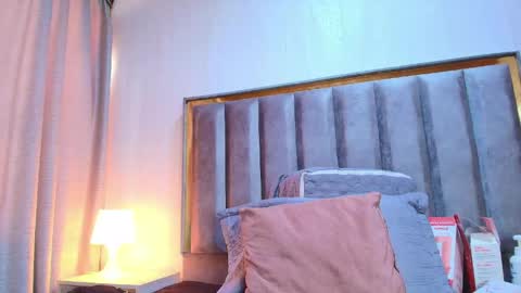 maraa_x online show from April 25, 6:05 pm