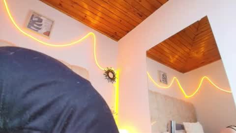 maraa_x online show from June 15, 5:35 pm
