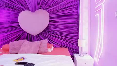 maralinette22 online show from December 18, 11:37 am