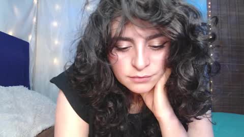 Snapshot of marceline_uu chatting on December 26, 6:43 pm M A R C I online show from December 26, 6:43 pm